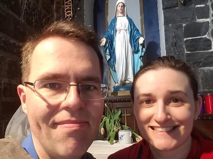  DC-based Knight Patrick Abbott and his wife Kate Abbott drop off food at a parish food bank.