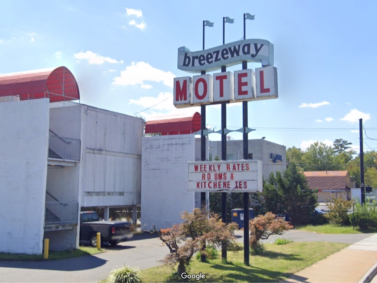 City of Fairfax Police arrested a Burke man Sunday in connection with an abduction at the Breezeway Motel on Fairfax Boulevard.