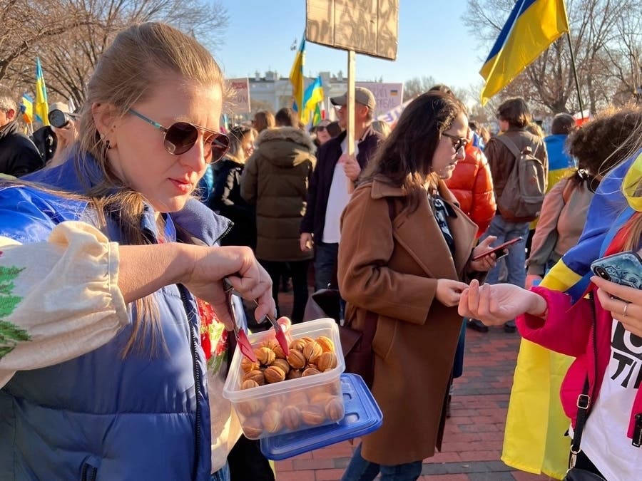 Iaroslava Dutchak shares walnut-shaped cookies called "horishky" with her fellow Ukrainian demonstrators outside the White House in Washington, D.C., on Sunday.
