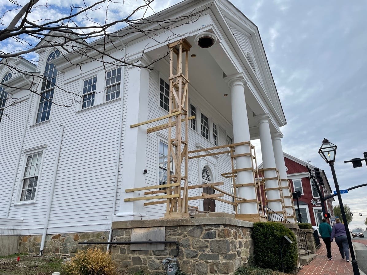 Beginning Tuesday, the righthand lane of northbound University Drive between Main and North streets in Fairfax City will be closed to traffic for several months to allow for repairs to the exterior of Old Town Hall.