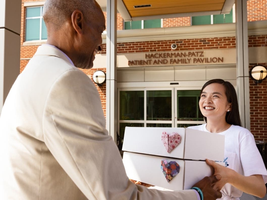 Kits to Heart, Sonia Su's organization founded in 2020 in Howard County, relies upon the helping hands of 5,000 volunteers to distribute 6,000 cancer care kits to patients across the country.