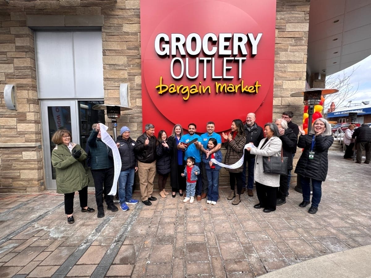 Grocery Outlet hosted a ribbon-cutting ceremony Thursday for its new location at 500 South Washington St. in Falls Church.