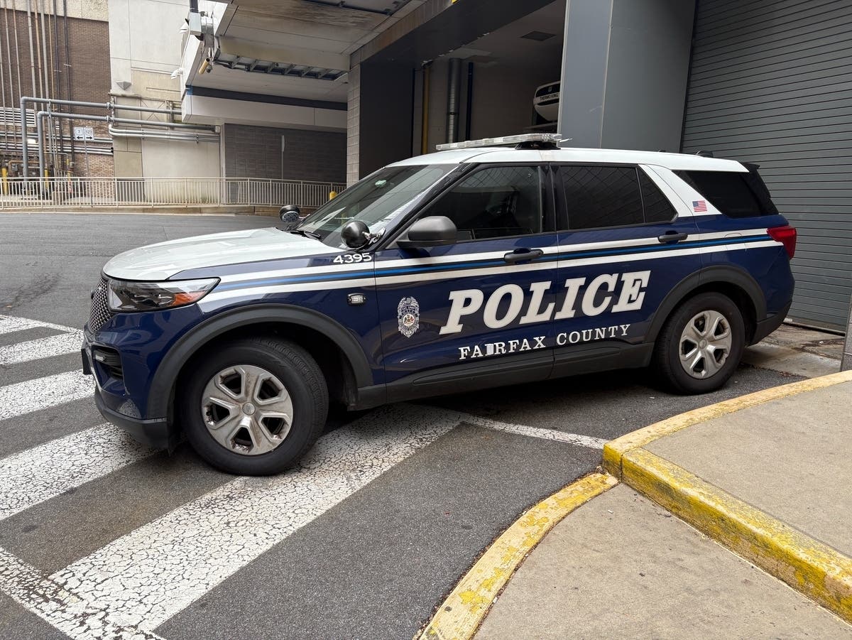 Fairfax County police are looking for a man who they say committed a series of recent burglaries in Centreville while fully nude. 