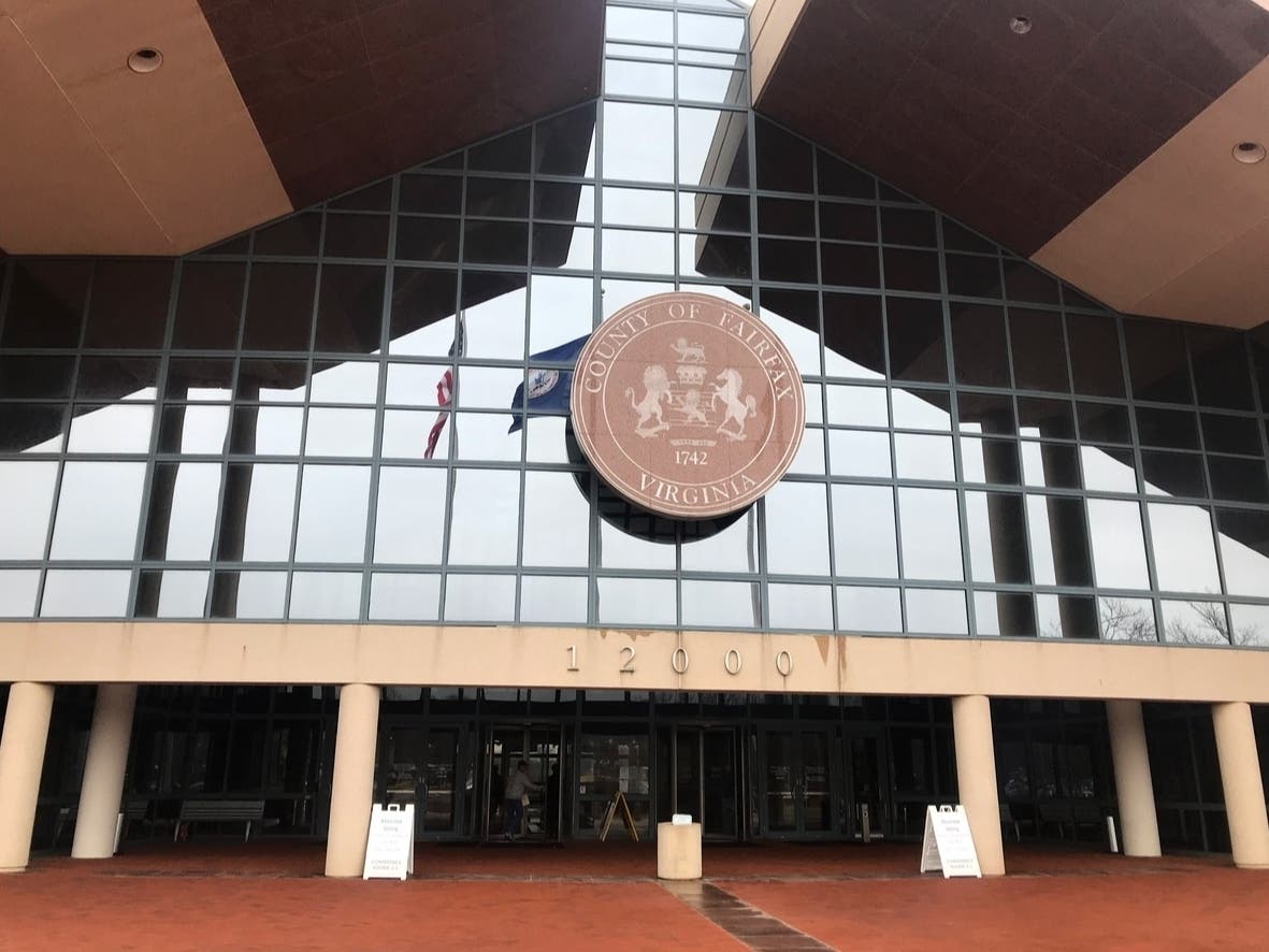 Fairfax County staff recommends allowing up to 483 homes at the Lincoln Park site near McLearen and Centreville roads.