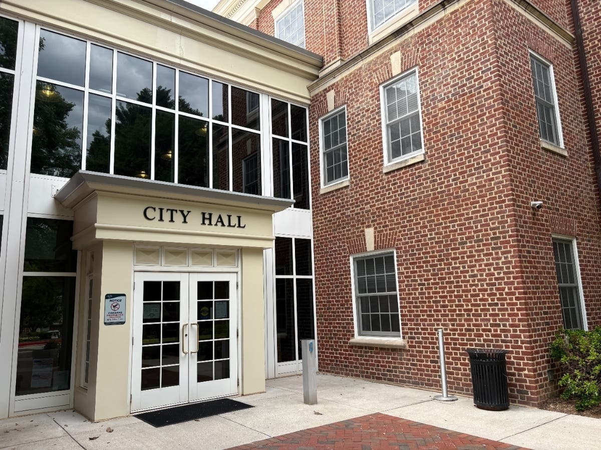 Fairfax City Council will hold public hearings on green building rules, subdivision changes and council pay.