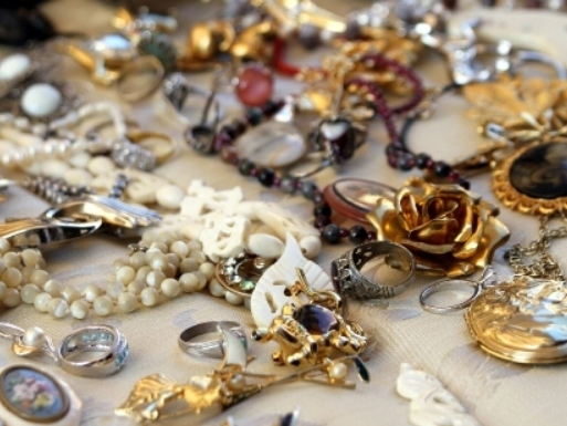 Arlington's July 4 flea market features 150-plus vendors, free admission and shaded shopping at Washington-Liberty High School.