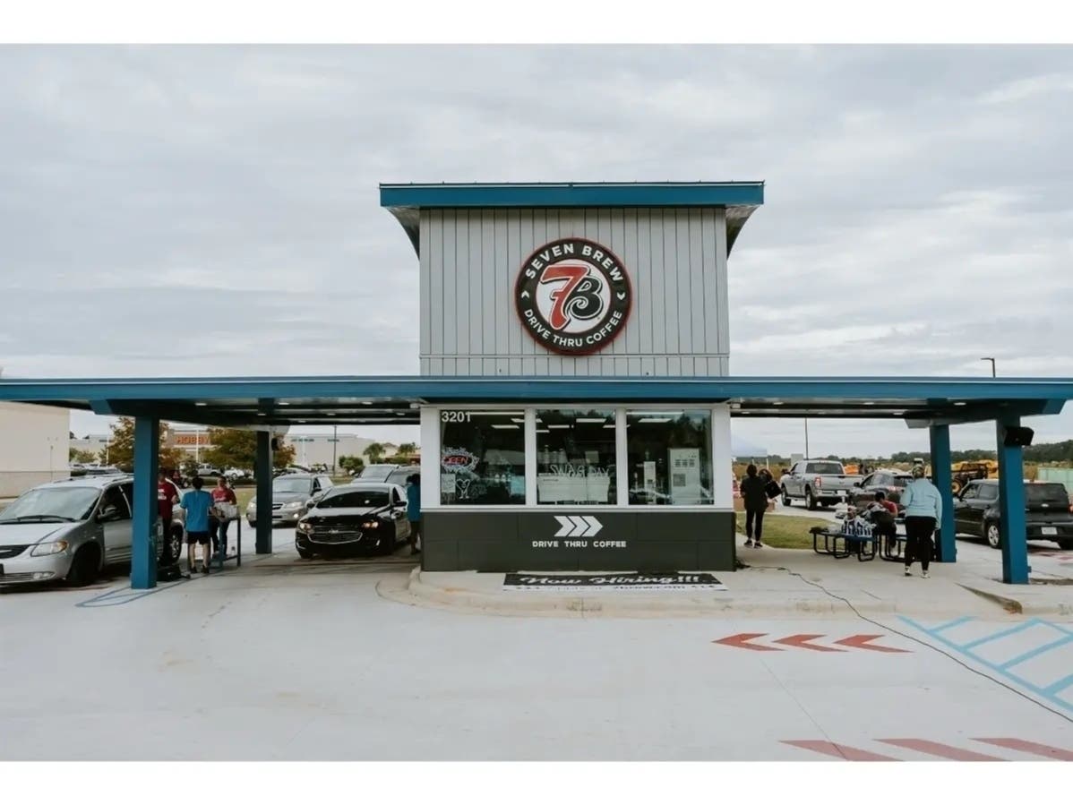 7 Brew opened its first “stand” in Rogers, Arkansas and withits seven original coffees. The company now boasts more than 650 stands across the country.