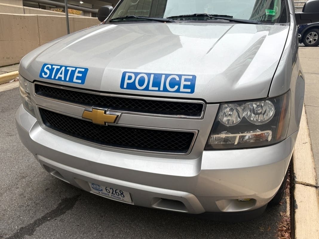 A Fairfax man died in an I-495 crash, and an Annandale driver was seriously injured and charged with DUI, police said.