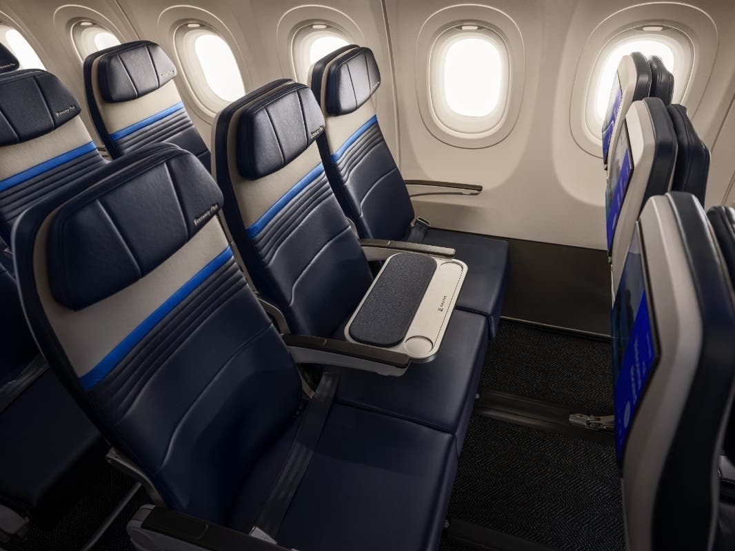 All 50 of United's new Airbus A321XLR aircraft will include a special row in Economy Plus® with open middle seats, repurposed as shared spaces with large custom tables.