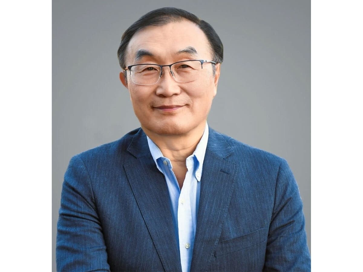 Fairfax City Council candidate Steve Chang prioritizes city finances, manageable taxes and closer scrutiny of spending.