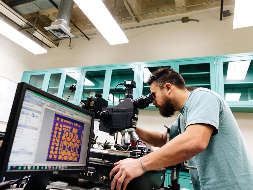 George Mason is launching a Virginia Quantum Hub with a $3.7M grant and partners across Fairfax, Arlington and Northern Virginia.
