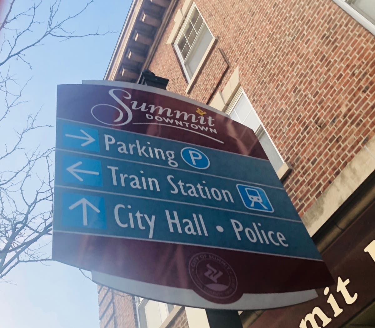 The Summit Common Council will discuss a number of matters Tuesday, including extending the lease of the Reeves-Reed Arboretum property for another 25 years.