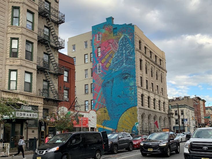 The city of Hoboken and the Hoboken Business Alliance unveiled on Monday a 70’ x 45’ mural influenced by the City’s rich history and architecture by artist Beau Stanton.