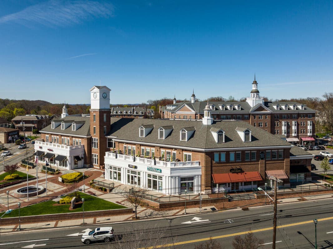 A pop-up shopping experience at Livingston Town Center next week will help raise money for area families in need.