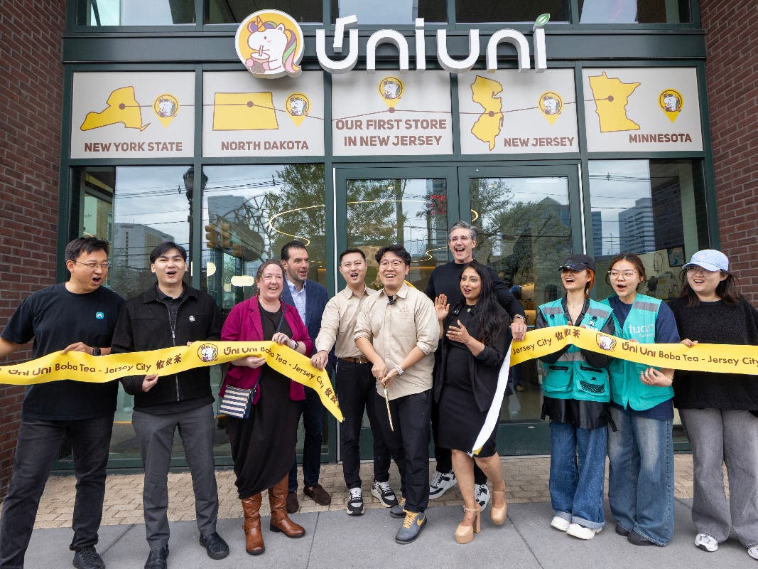 JC EDC Director Mira Prinz Arey, KRE President Jon Kushner, KRE Chief Design Officer Marc Kushner, and Jersey City Councilperson At-Large Mamta Singh join the Uni Uni Bubble Tea team.