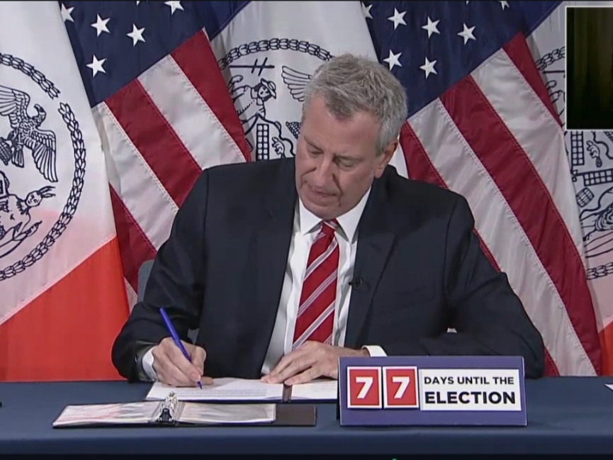 Mayor Bill de Blasio on Tuesday signed an executive order requiring hotels to obtain health forms from travelers from states under quarantine.