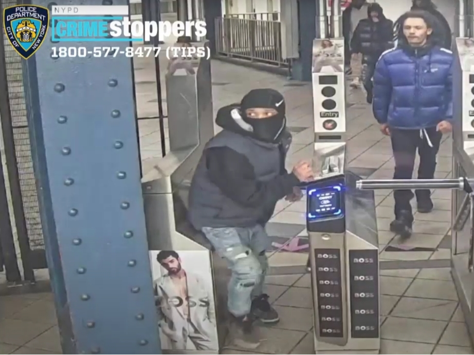 Straphagger 13 Muggers Beat, Strip Straphanger In NYC Subway Station: NYPD | New ...