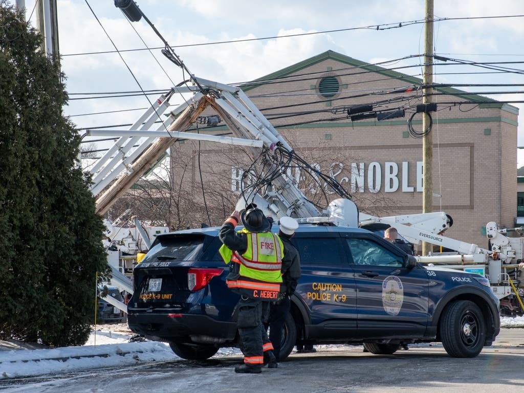 One Person Dead After Vehicle Crashes Into Utility Pole In Nashua ...