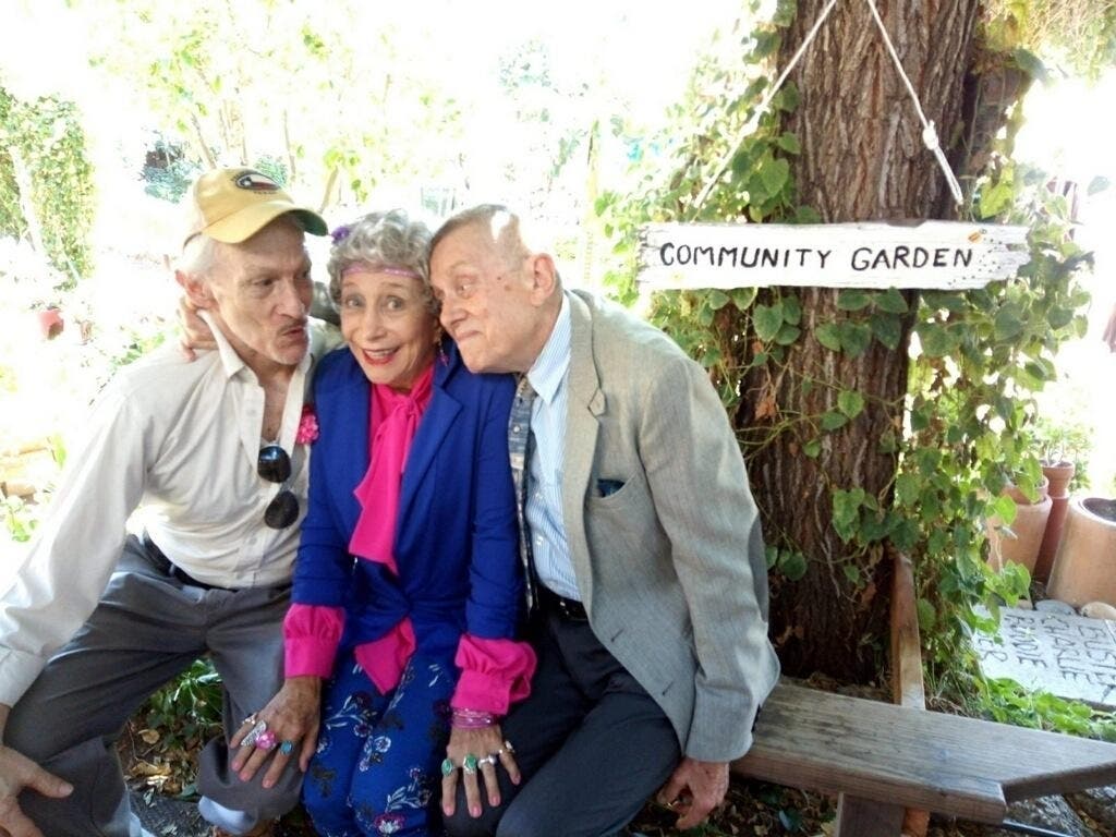  Watch them hands, Granny Pam