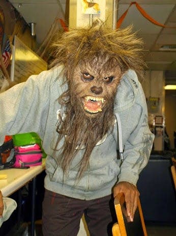 Darryl Maximilian Robinson as The Wolfman at Universal Studios!