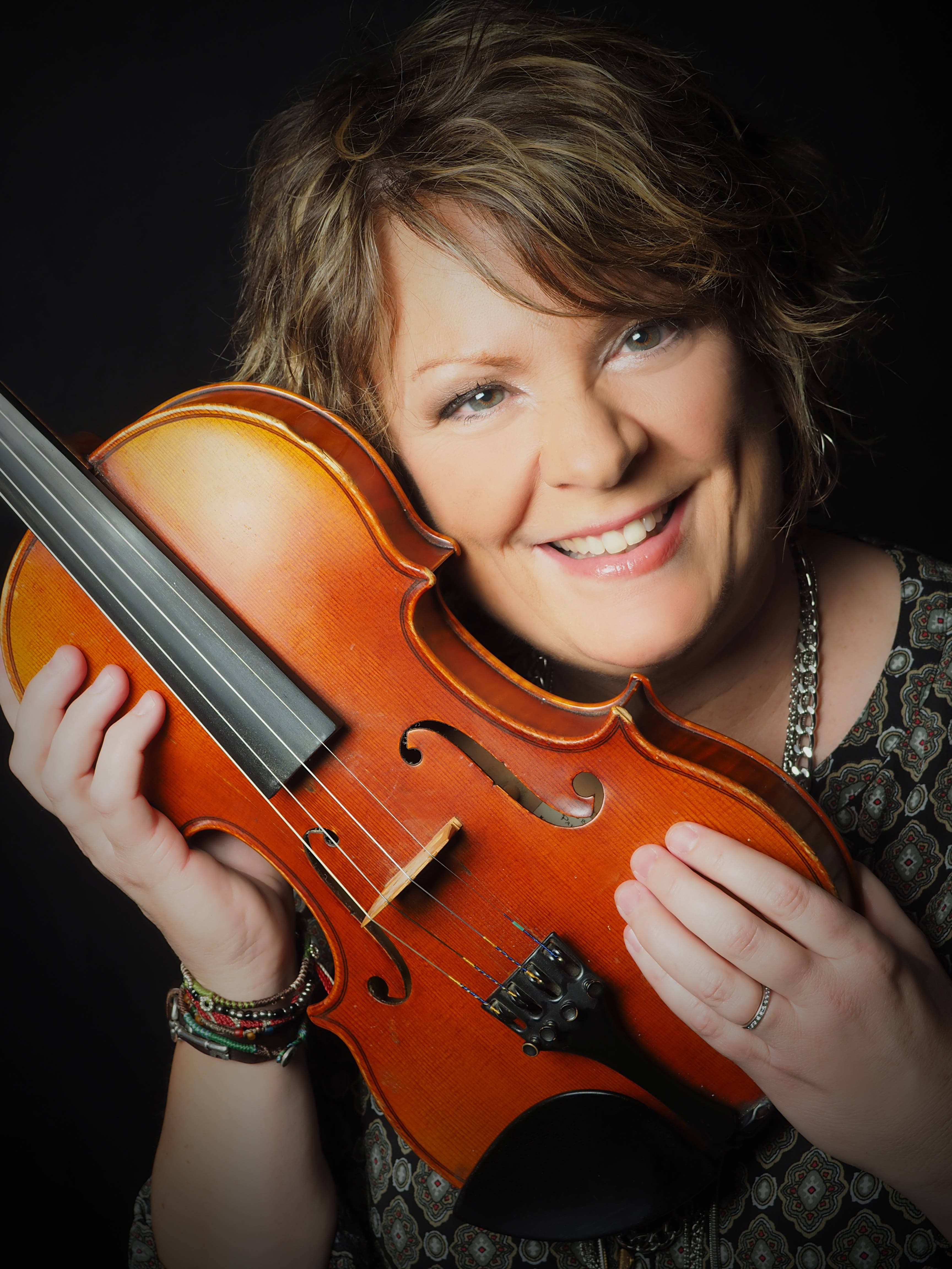 Irish Fiddler Eileen Ivers to Perform with Great Hall Concert Series, Needham