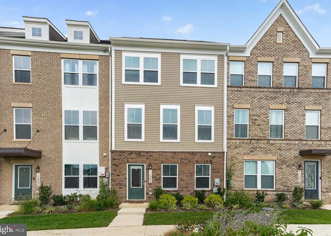 Open House!! $490,900!! Today from 12-2pm