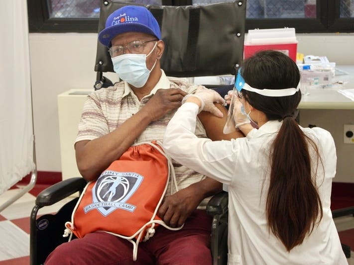 Communities of color continue and low-income residents continue to be left behind when it comes to receiving doses of the coronavirus vaccine or COVID-19 tests, a new survey shows. 