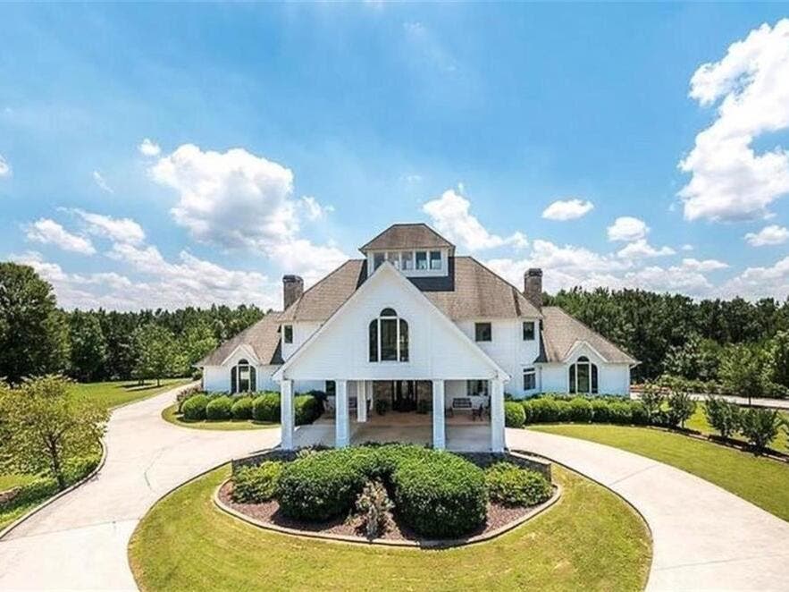 WOW House: Gated Estate With Indoor Pool, Solarium, $1.25 Million - Vimarsana News