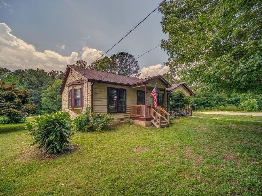 WOW House: Affordable Lakefront Living On 9.8 Acres, $295,000 - Vimarsana News