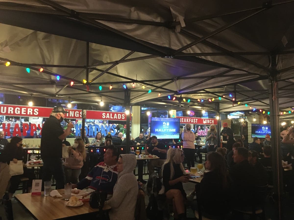 Cronies owner Dave Foldes addresses a packed crowd in Agoura Hills Monday night.