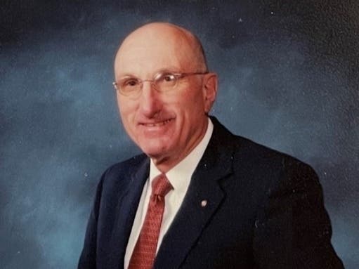 Plone, a vet who founded the American Animal Hospital Association and the Del Valle Pet Hospital, was active in the Rotary Club for nearly 50 years. 