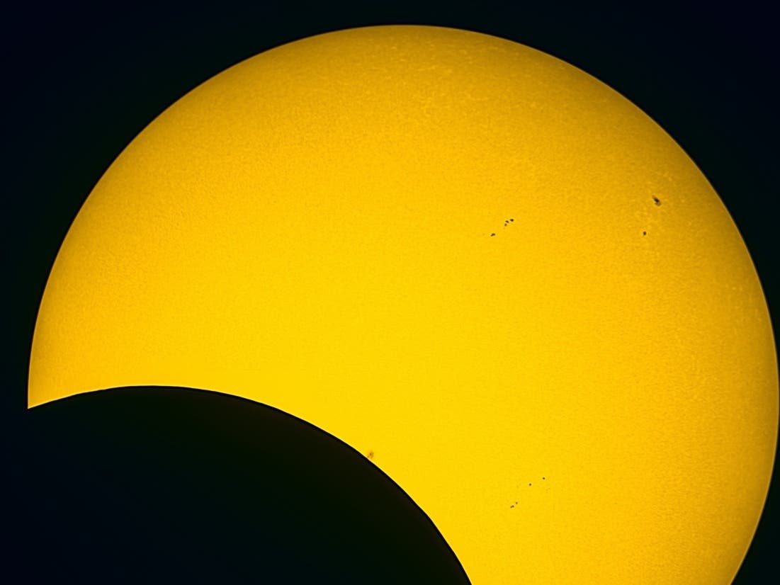 To create this image, Schiff stacked multiple frames from a short video clip that he captured using a CMOS astrophotography camera attached to one of his telescopes. 
