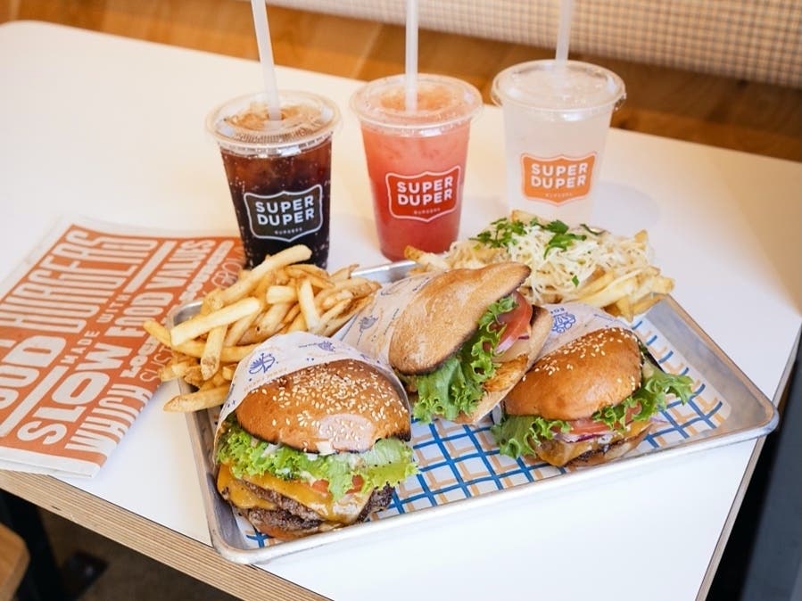 The San Ramon location will offer staples like all-natural, vegetarian-fed, freshly-ground beef, free-range and fried chicken sandwiches, breakfast sandwiches, and more.