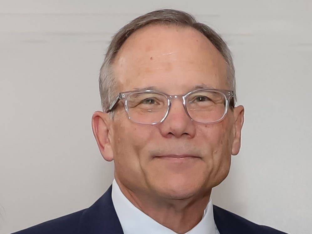 Joe Calabrigo, Danville's recently retired 32-year town manager, is poised to temporarily replace outgoing manager Gerry Beaudin.