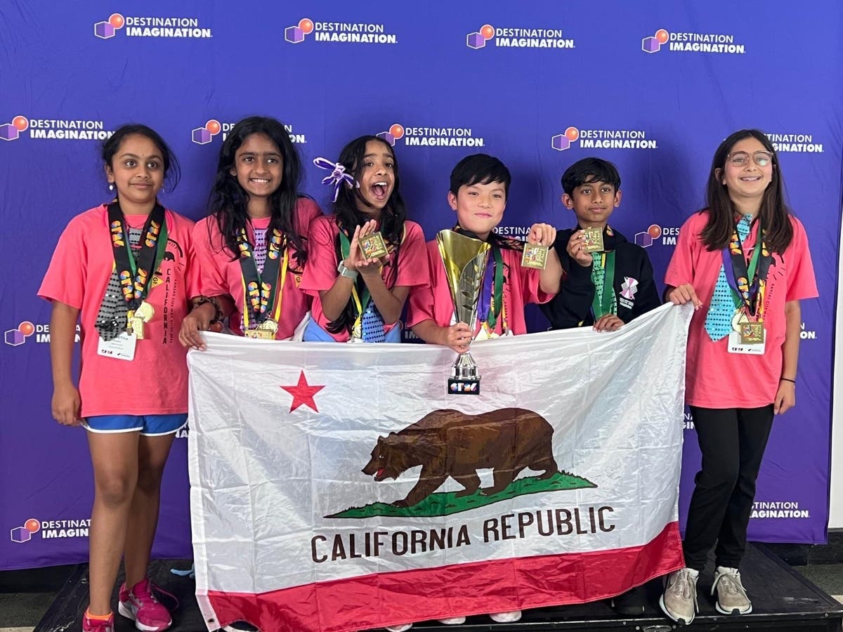 A group of students from Bella Vista and Vista Grand elementary schools received two first place awards, and the Renaissance Award.