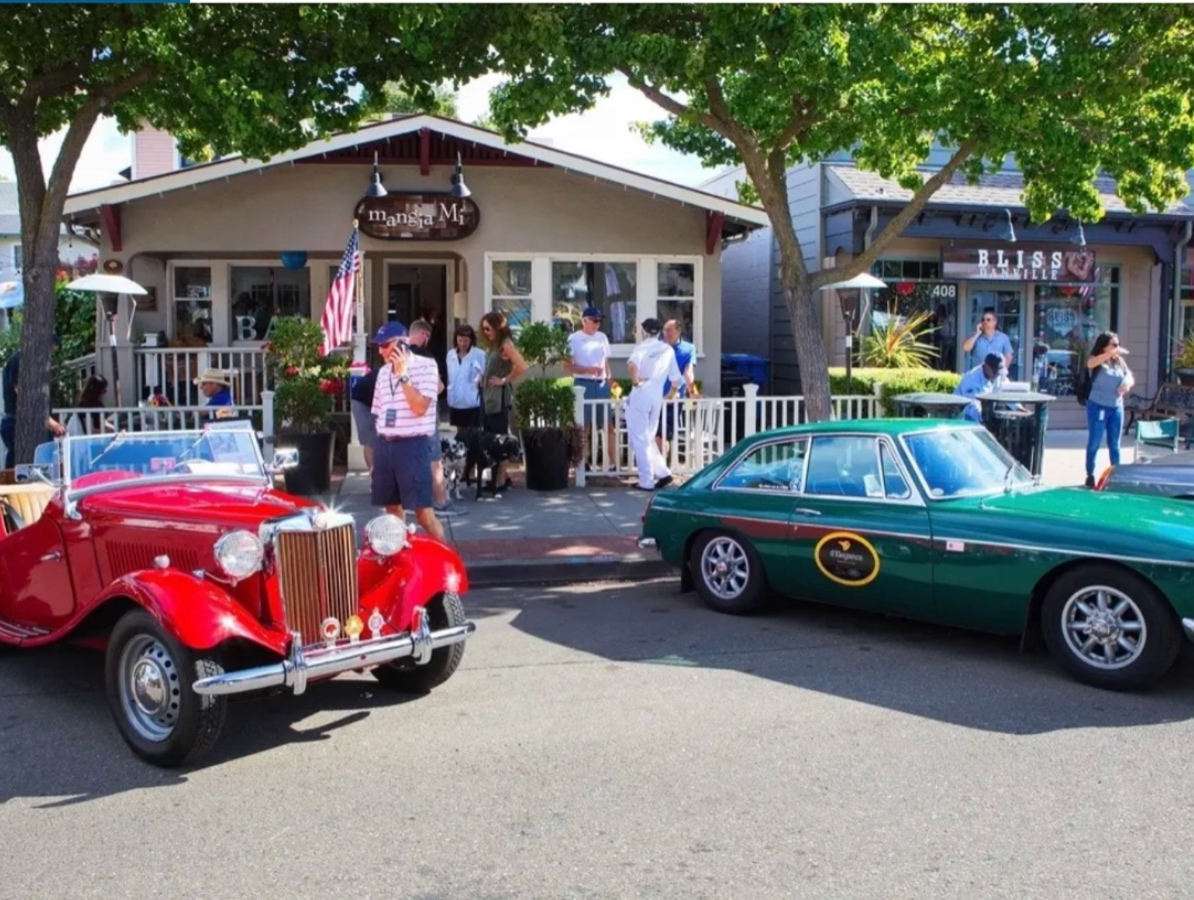 Watch hundreds of classic cars, boats, and motorcycles parade down Hartz Avenue and compete for the elite SCCA Championship Trophy.