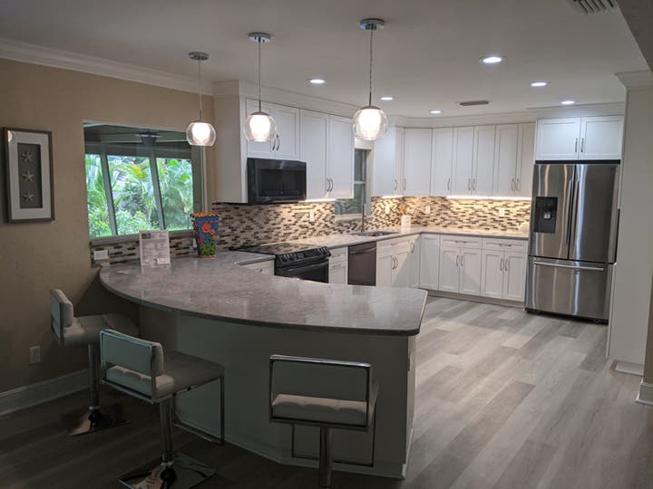 This Shaker Kitchen Got Its Glow‑Up in Bright White on Maple