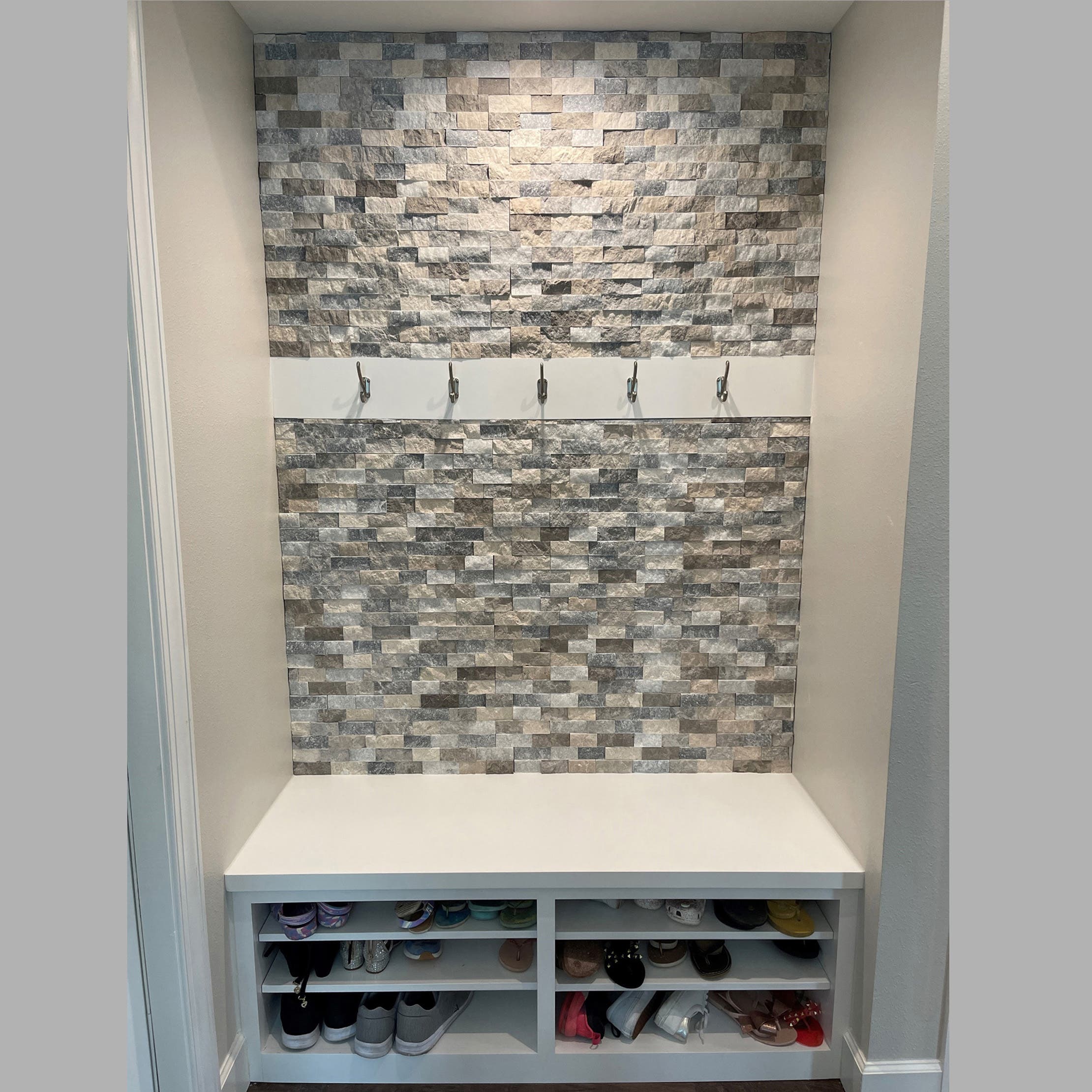 Why Largo Homes Love Mudrooms for Clutter Control and Space‑Saving Storage