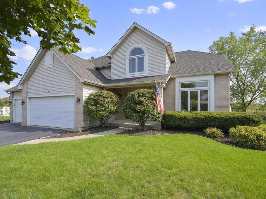 Bolingbrook Wow House: Home With Patio, Deck And Pond ...