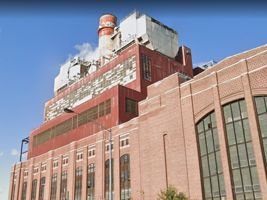As a result of the April 11 demolition, the smokestack at the former Crawford Electric Generating Station in Chicago crashed to the ground, creating a massive dust cloud of particulate matter that was relatively unaffected by water mitigation efforts. 