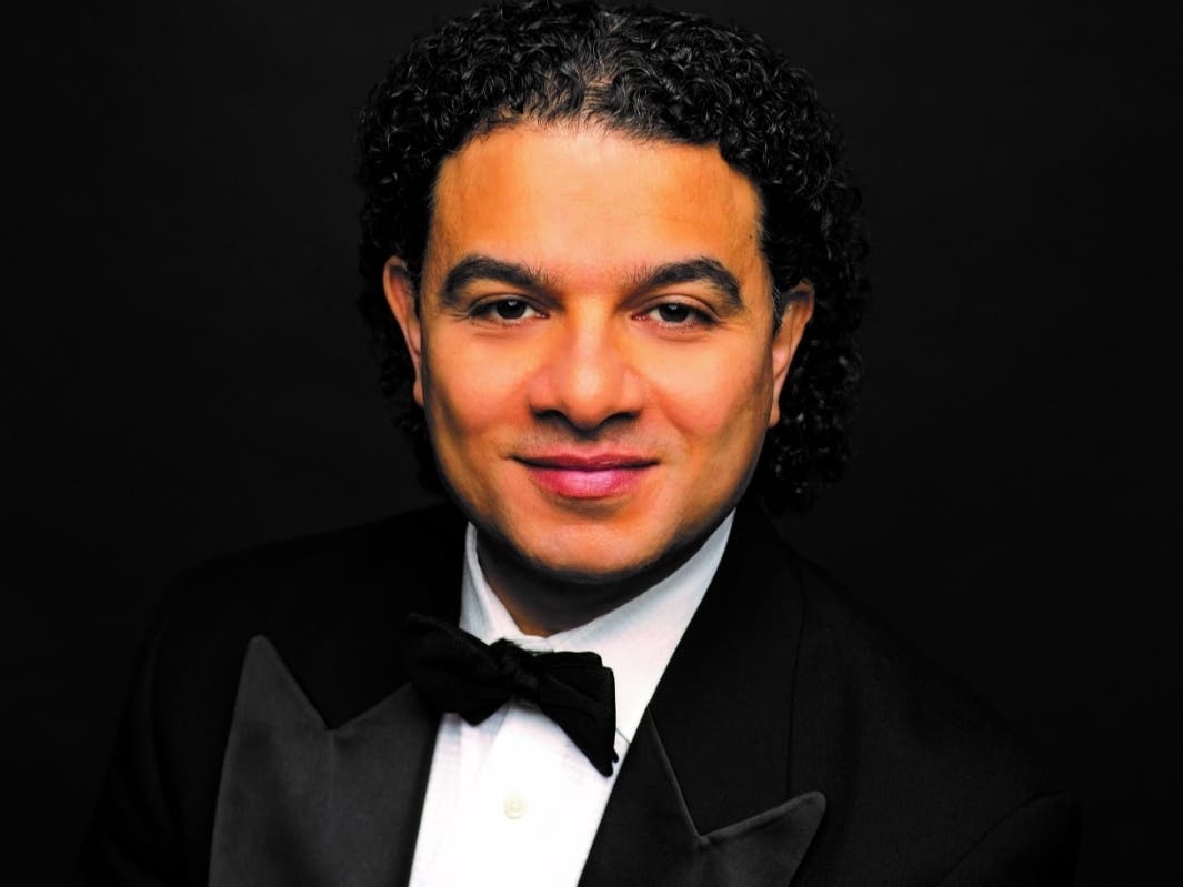 Mina Zikri is the music director of the Northbrook Symphony. 