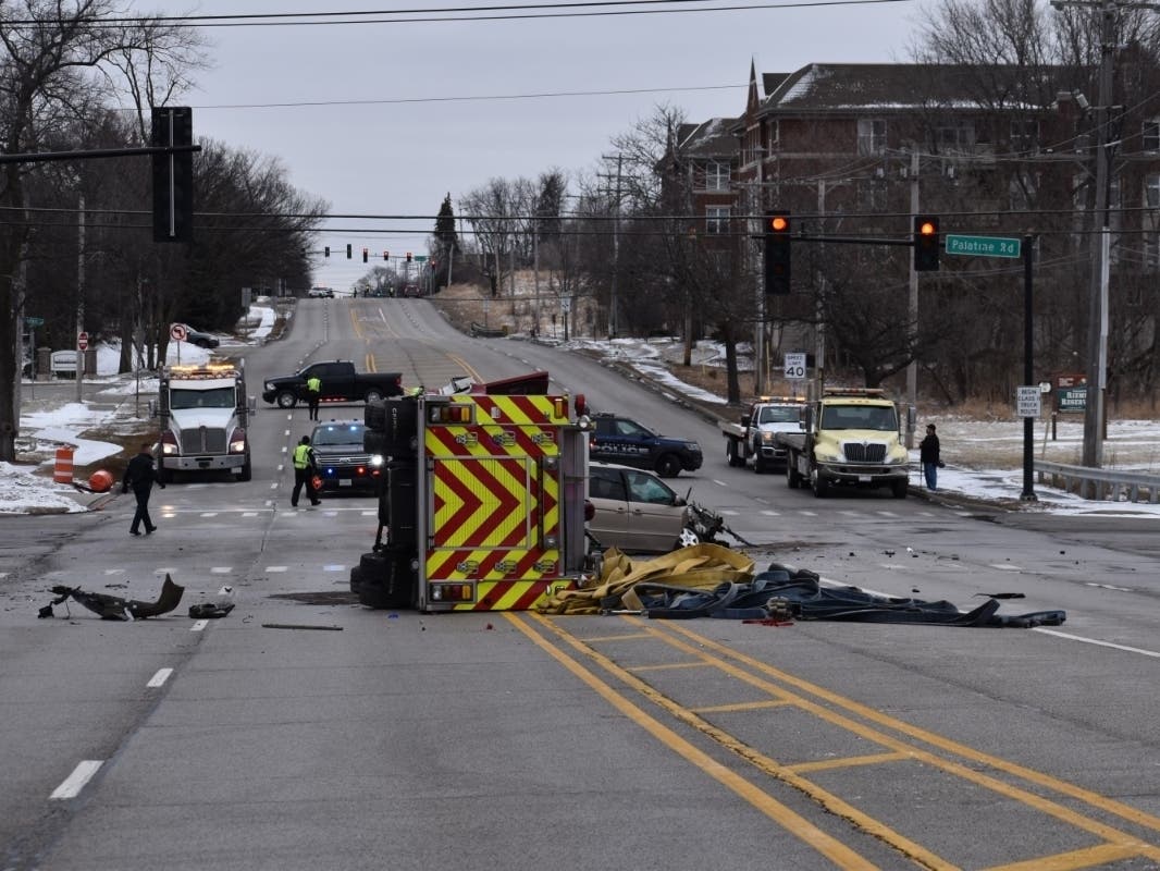 Police were advising drivers to use Roselle Road and the highway as an investigation continues. 
