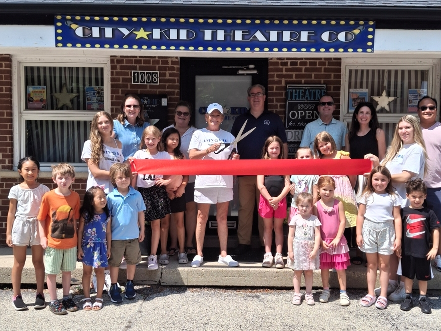 The Glenview Chamber of Commerce recently held a special ribbon-cutting ceremony at City Kid Theatre to commemorate its 10-year anniversary. 