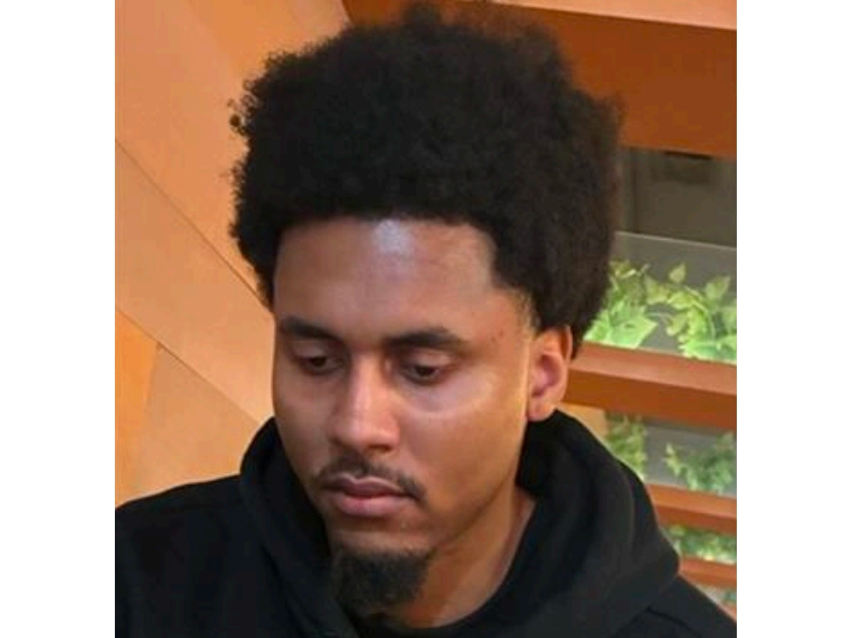 Elijah Hoard is described as 6-foot-3, 220 pounds, with brown eyes and black hair, and a "medium" complexion.