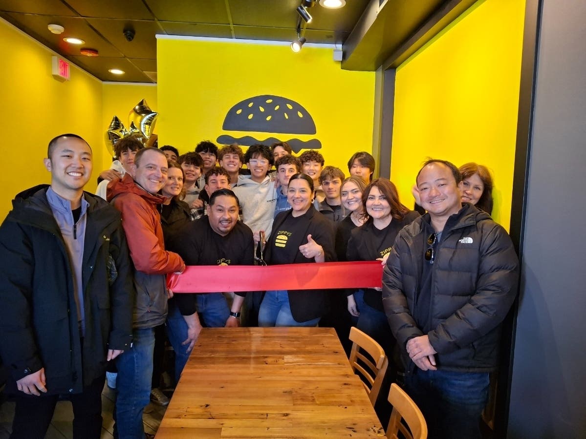 The Glenview Chamber of Commerce recently held a ribbon-cutting ceremony at Zippy's Burgers & More, located at 2659 Shermer Road. 