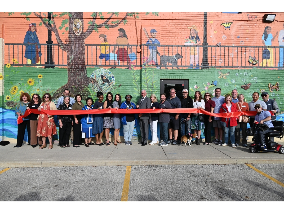 The mural, led by artist Anne Farley Gaines, celebrates the West Fork of the North Branch of the Chicago River and natural areas that have been preserved and restored throughout Glenview.