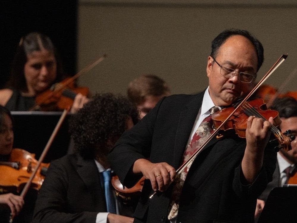 The program will feature violinists Robert Chen, the symphony's artistic creative partner, and Gina DiBello performing Bach's Two-Violin Concerto. Chen will also conduct.