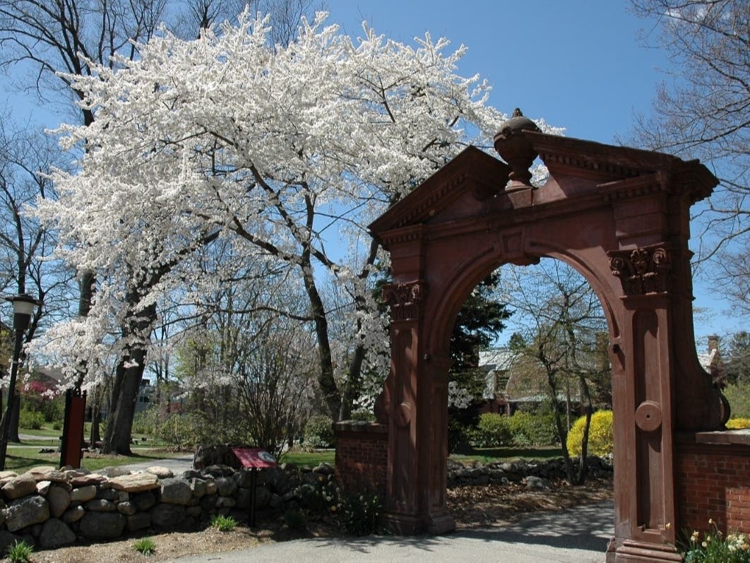 The arching ceremony officially welcomed freshmen students to campus.