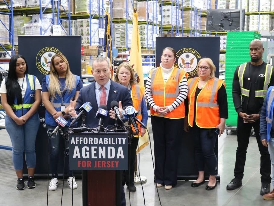 Gottheimer speaks about the Affordability Agenda in the Snow Joe and Sun Joe Warehouse in Mahwah, New Jersey, on Monday.