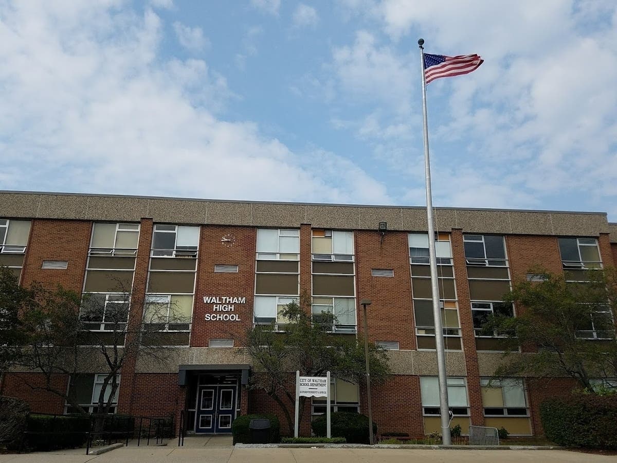 Her personal narrative, titled"Grandpa's Drawing", was published by the paper along with the 13 other winners on Dec. 7.